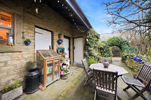 Rear courtyard garden- click for photo gallery